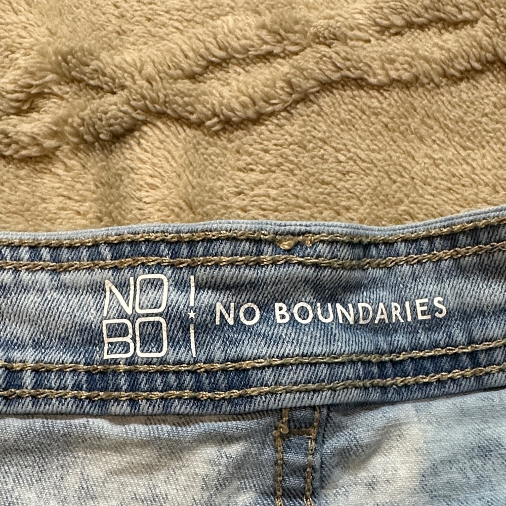 No Boundaries Acid Wash Jean Shorts - Picture 2 of 4
